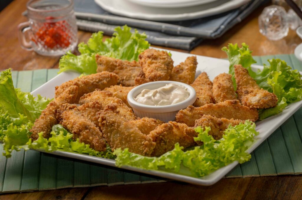 Fried chicken platter with dipping sauce