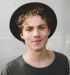 Jenny WilliamsTourist Guide